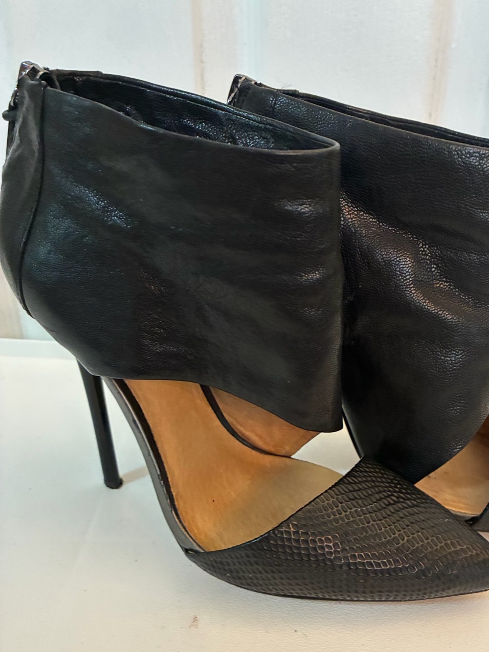 L.A.M.B. Theo Black Leather Cutout Heels Pointed Toe Snake Embossed Pumps Sz 7.5